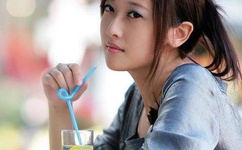 老师露出两个奶球让我吃奶头